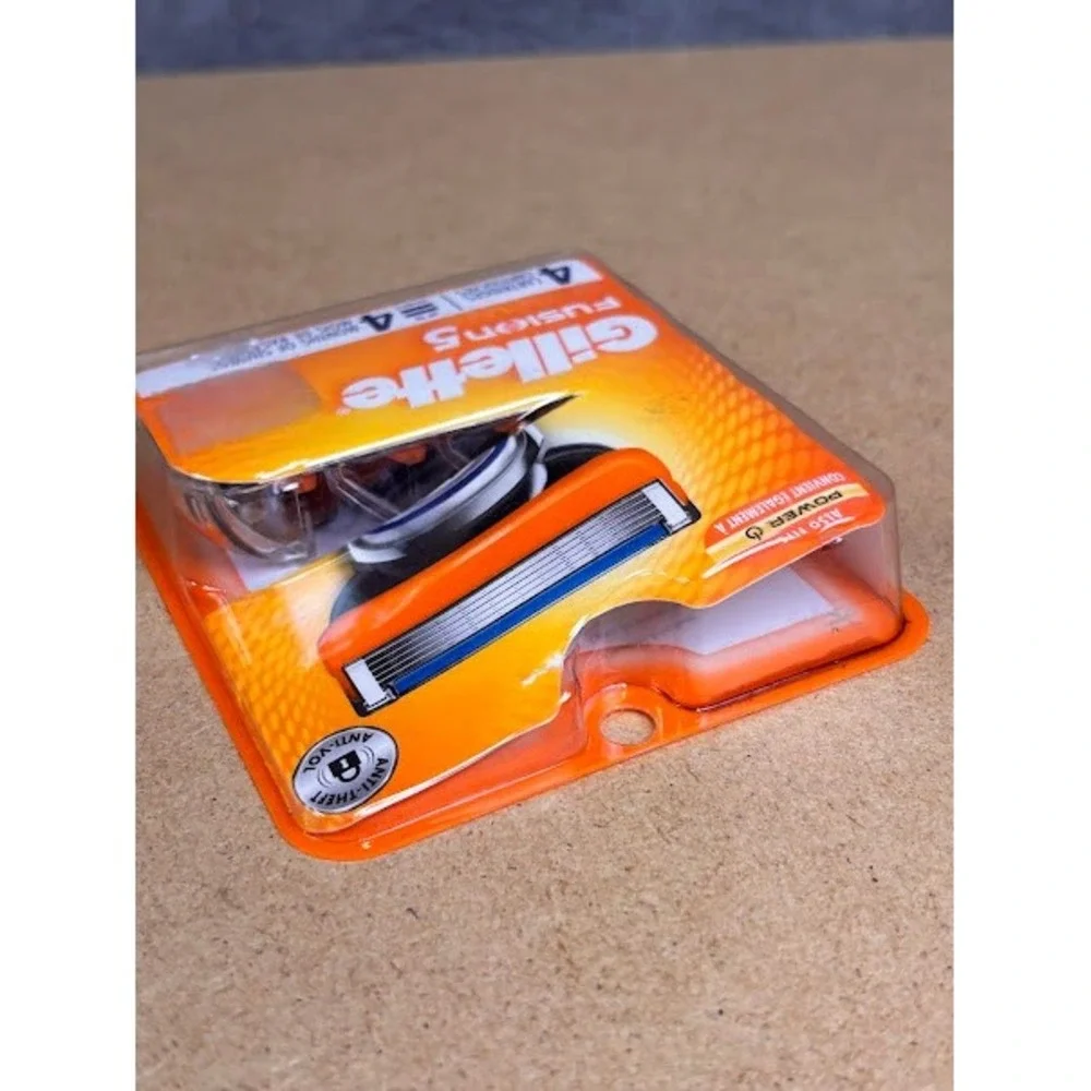 Gillette Fusion5 4 Cartridge Pack Men‎ Razor Blades Up to 4 Months Shaves